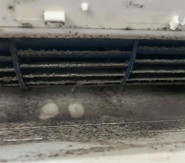 芒康空调吹的风有股烧焦味是怎么回事